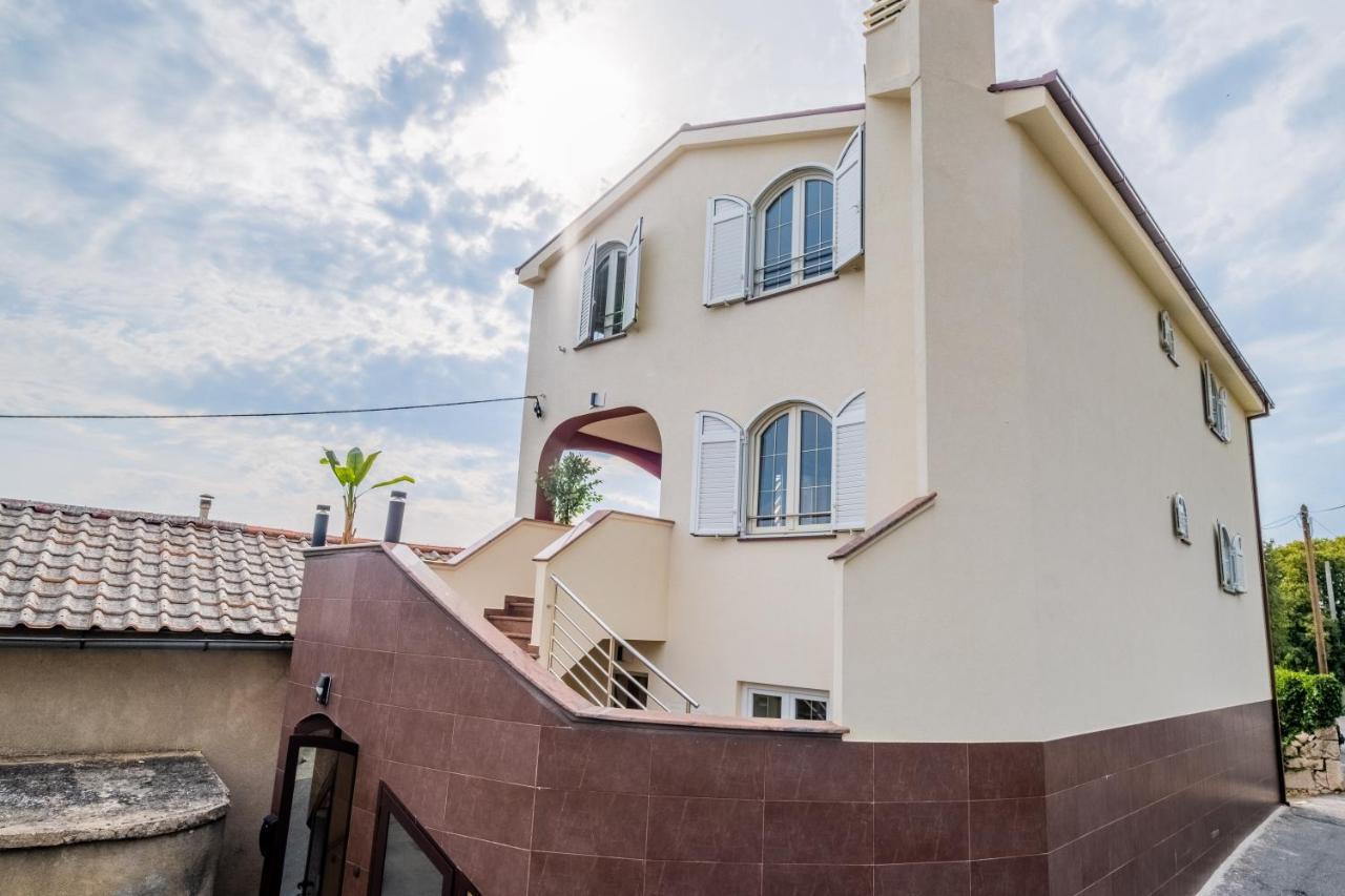 Apartments Laganini Novi Vinodolski Bagian luar foto