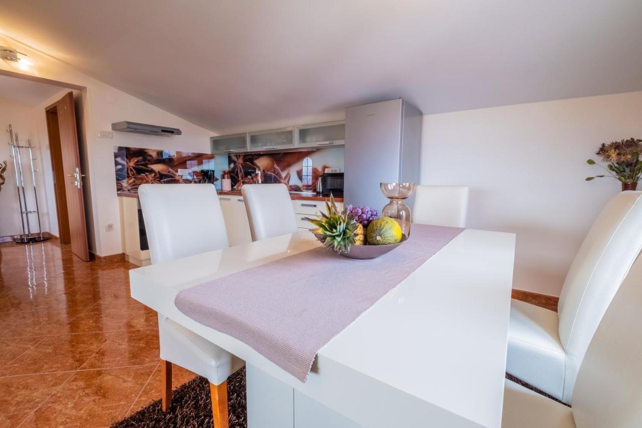 Apartments Laganini Novi Vinodolski Bagian luar foto