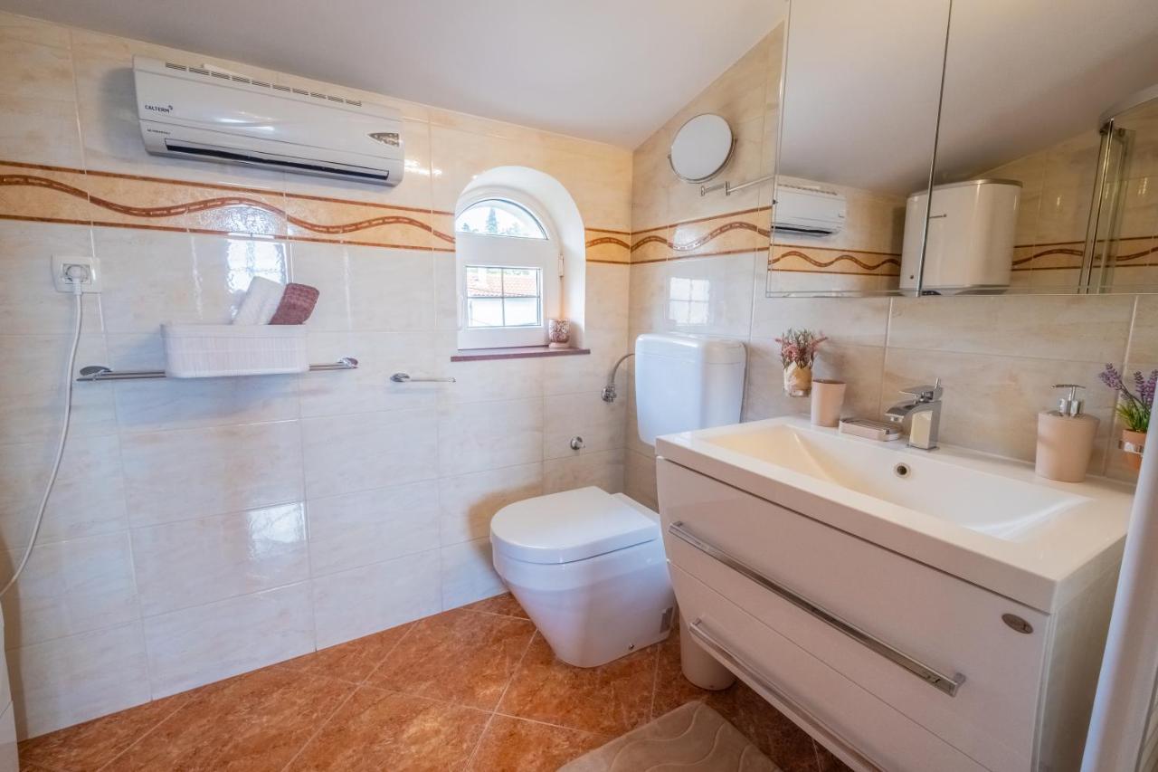Apartments Laganini Novi Vinodolski Bagian luar foto
