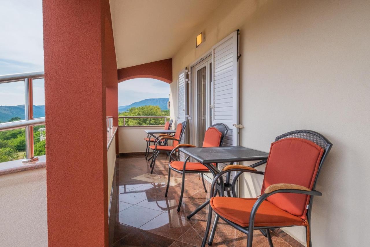 Apartments Laganini Novi Vinodolski Bagian luar foto